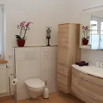 克雷西姆公寓 *